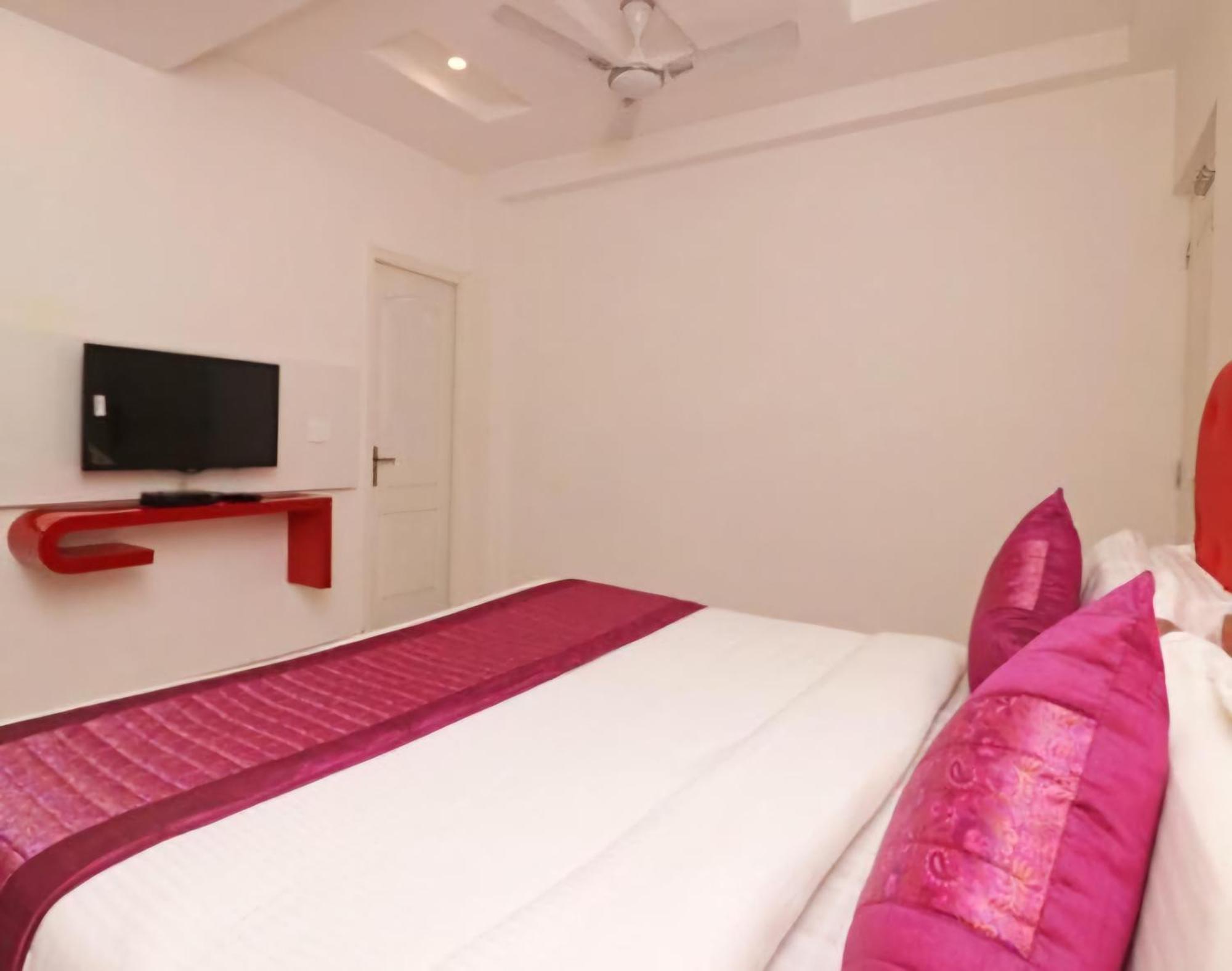 Hotel Leo Continental Нью-Делі Екстер'єр фото