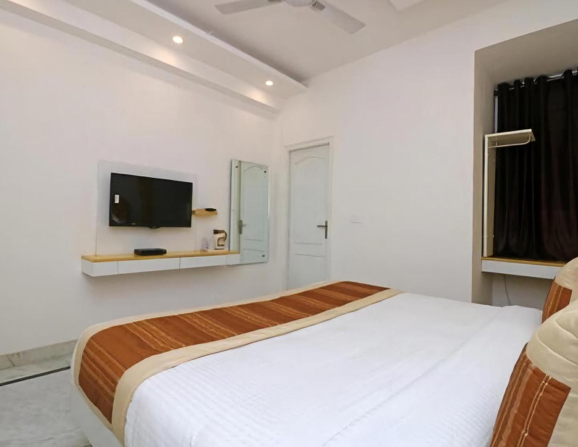 Hotel Leo Continental Нью-Делі Екстер'єр фото