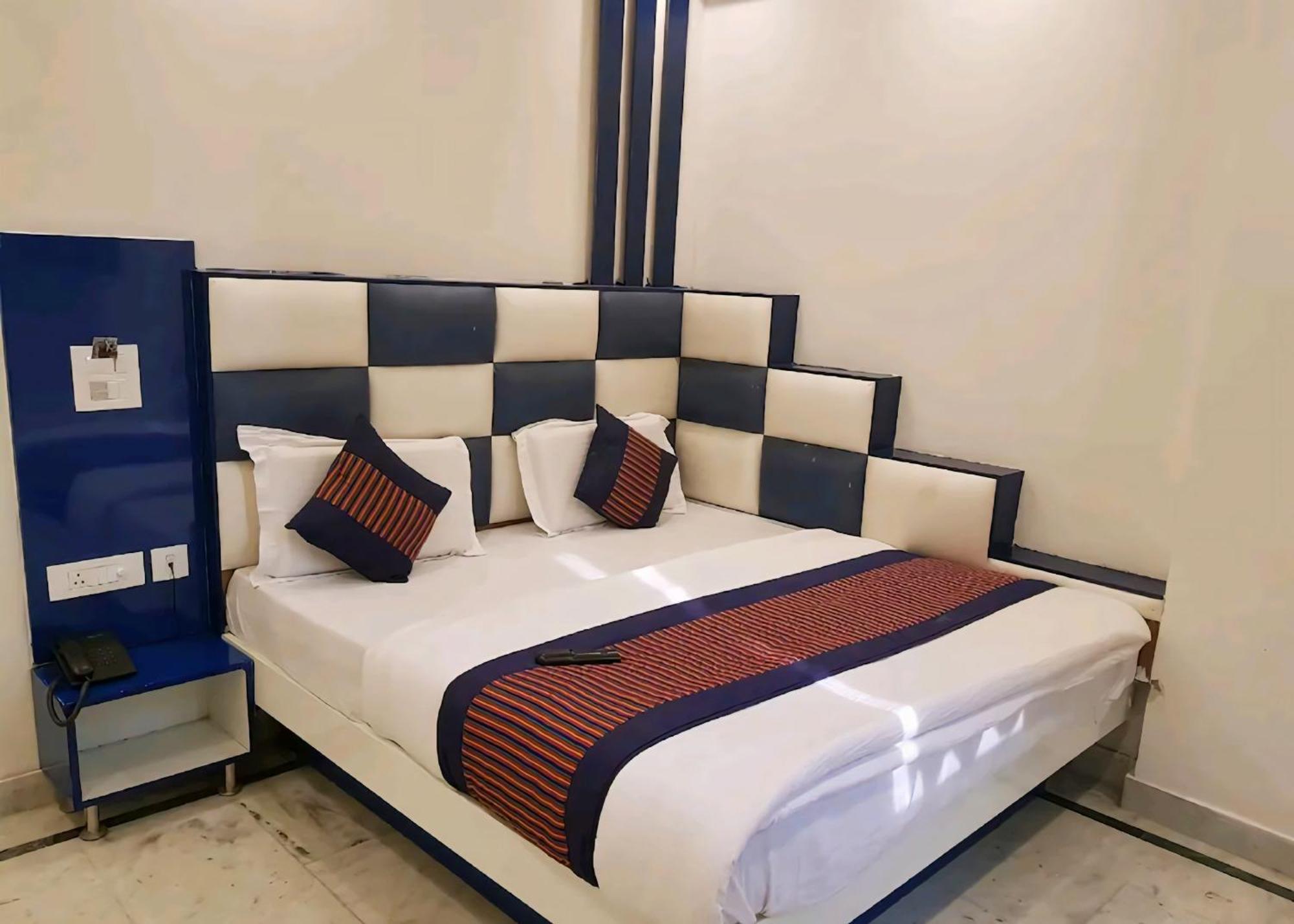 Hotel Leo Continental Нью-Делі Екстер'єр фото