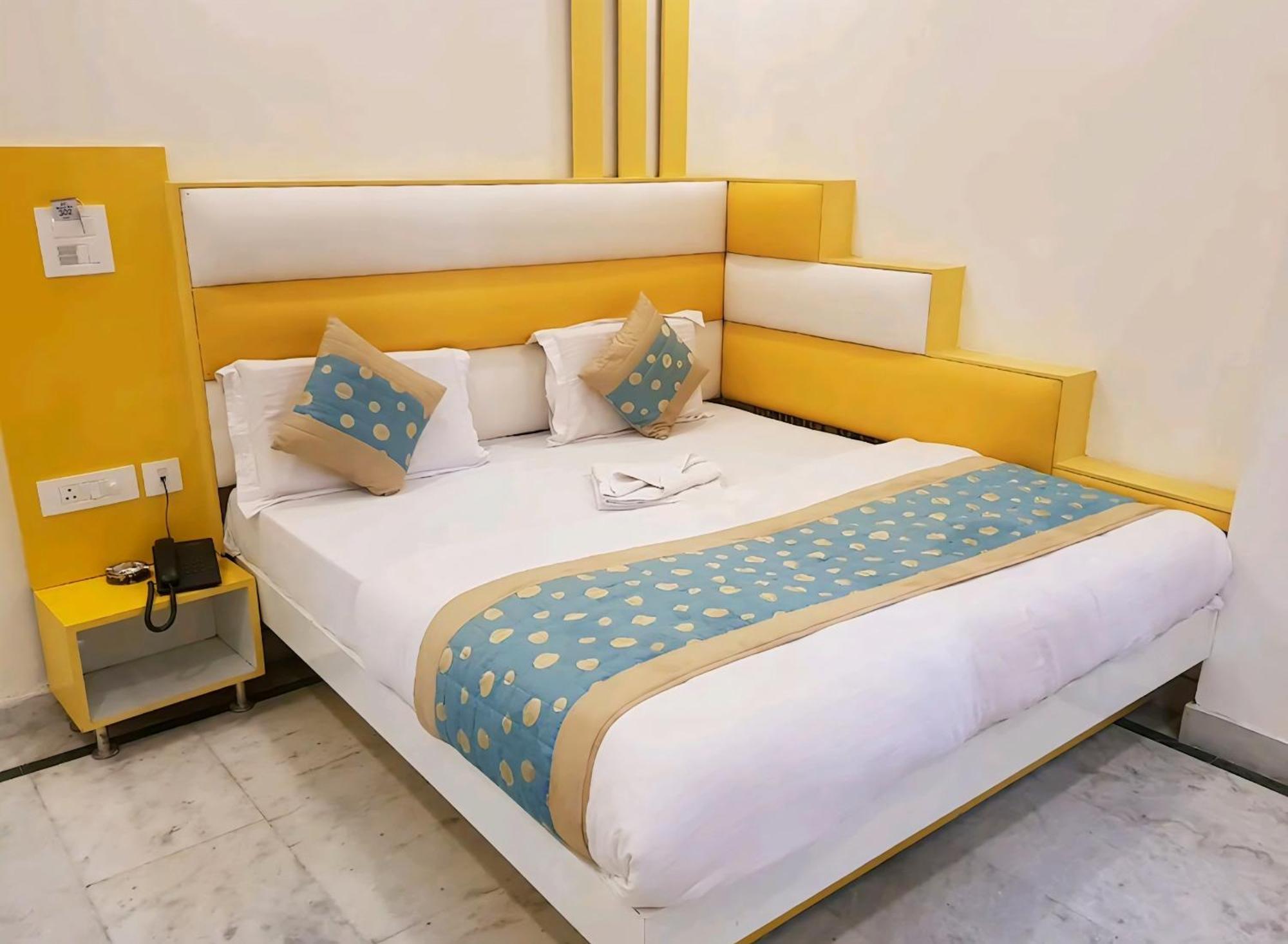 Hotel Leo Continental Нью-Делі Екстер'єр фото