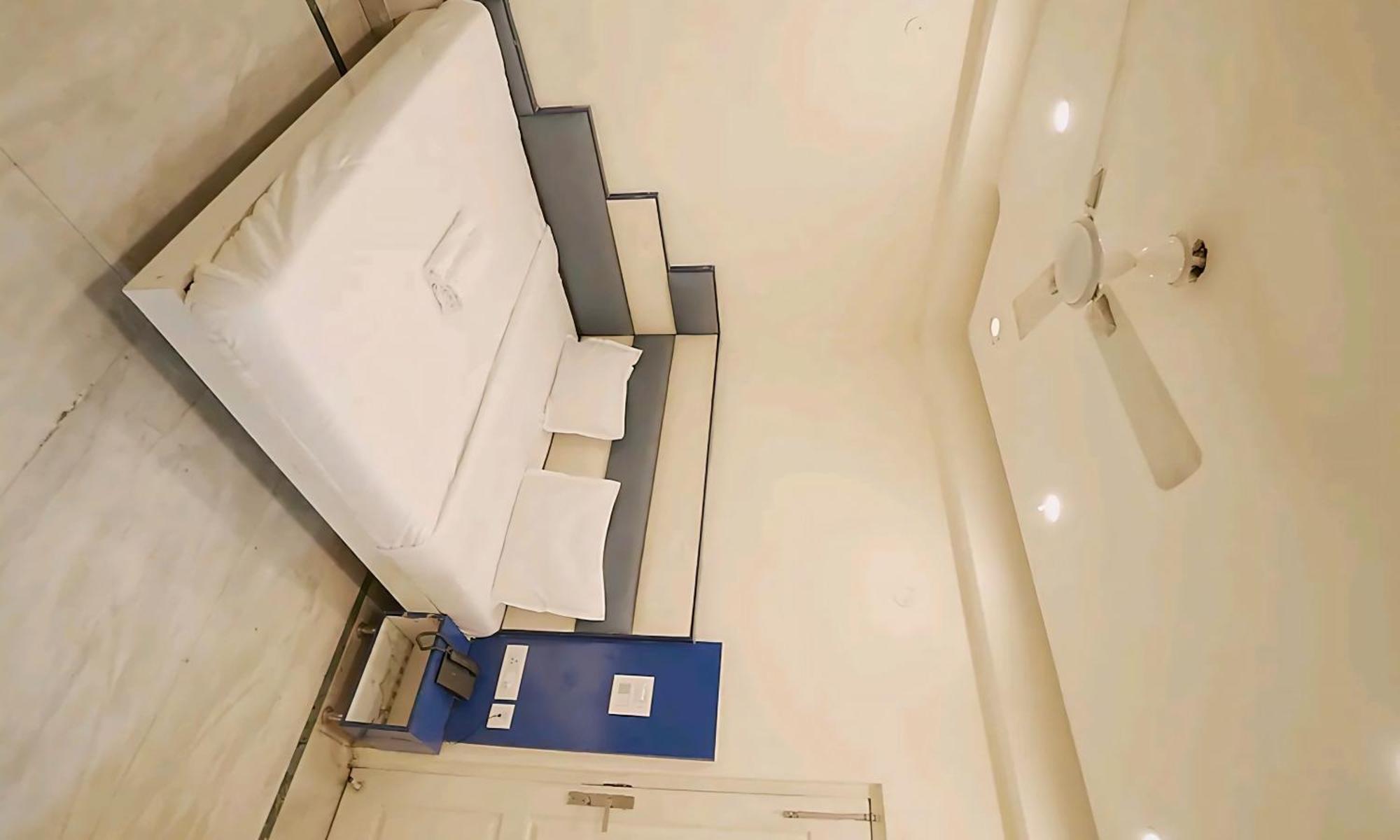 Hotel Leo Continental Нью-Делі Екстер'єр фото